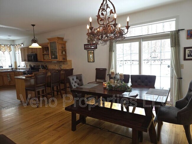 Building Photo - 1023 Packer Rd