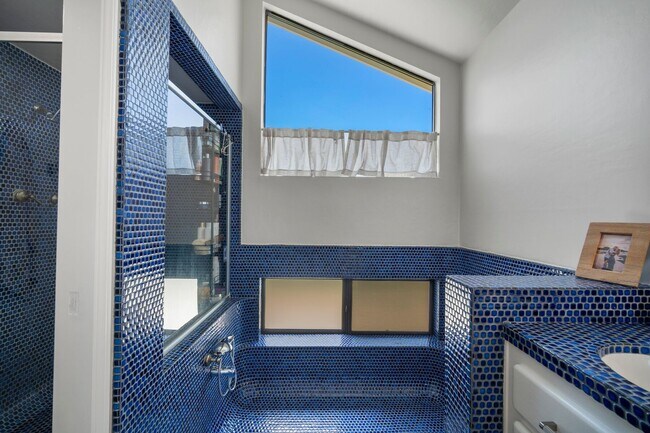 Building Photo - Experience Coastal Living at Its Finest in...