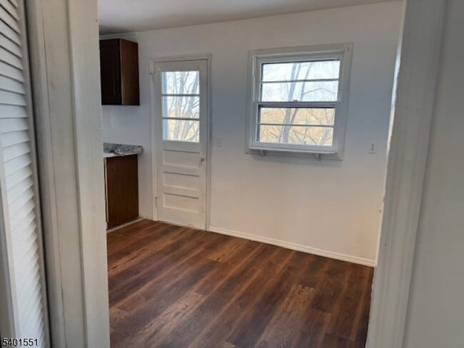 Building Photo - 59 Lakeview Dr