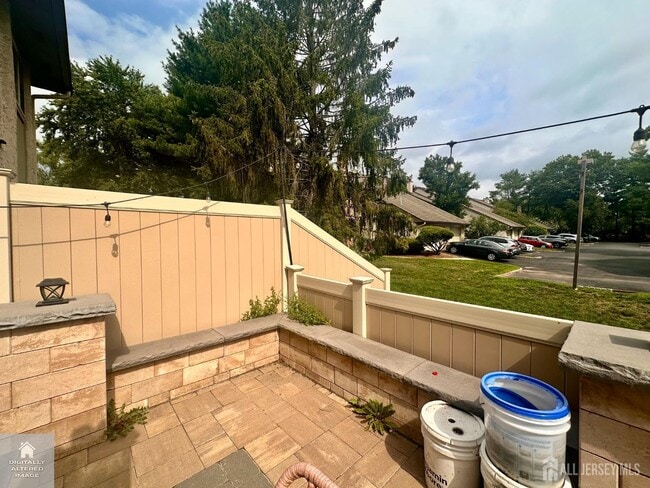 Building Photo - 163 Thoreau Dr