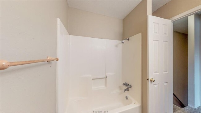 Building Photo - 1004 Verde Dr