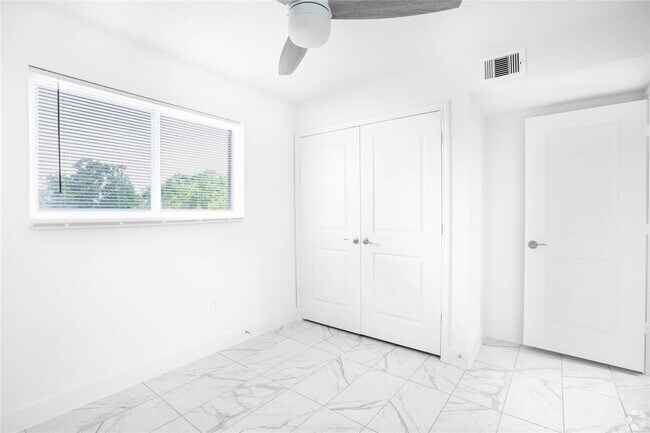 Building Photo - 4362 Bellfort Ave
