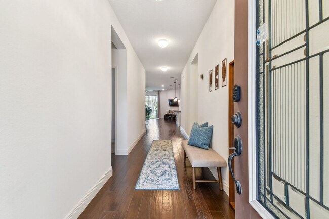 Building Photo - Spacious 4 Bed, 2 Bath Single Family Home ...