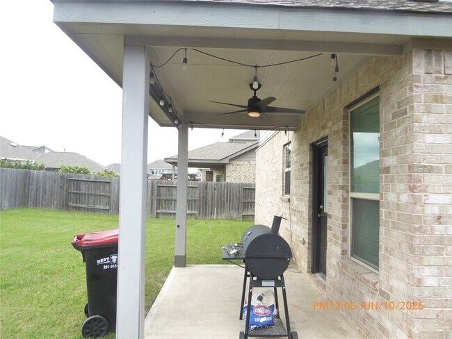 Building Photo - 6319 Shadowbrook Hollow Trail