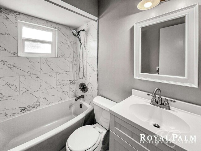 Building Photo - 2 Bed / 1 Bath | Fort Myers | Spring Into This One and Save $500 APPLY BY MAY 15!