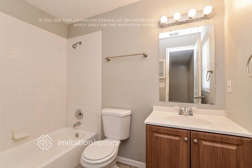 Building Photo - 323 Boca Ciega Rd