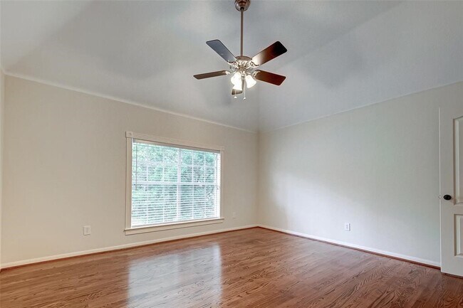 Building Photo - 2115 Foreland Dr