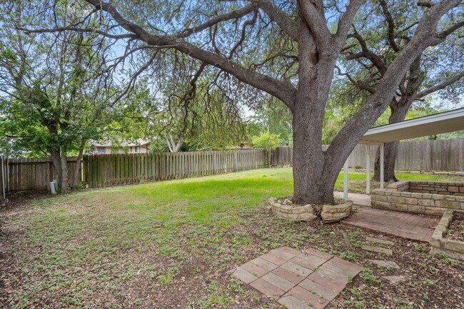 Building Photo - 703 Huntingdon Pl