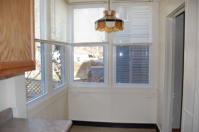 Building Photo - AVAILABLE AUGUST 1, 2026 - Charming 1st. F...