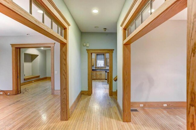 Building Photo - Stunning Short North Single Family House!