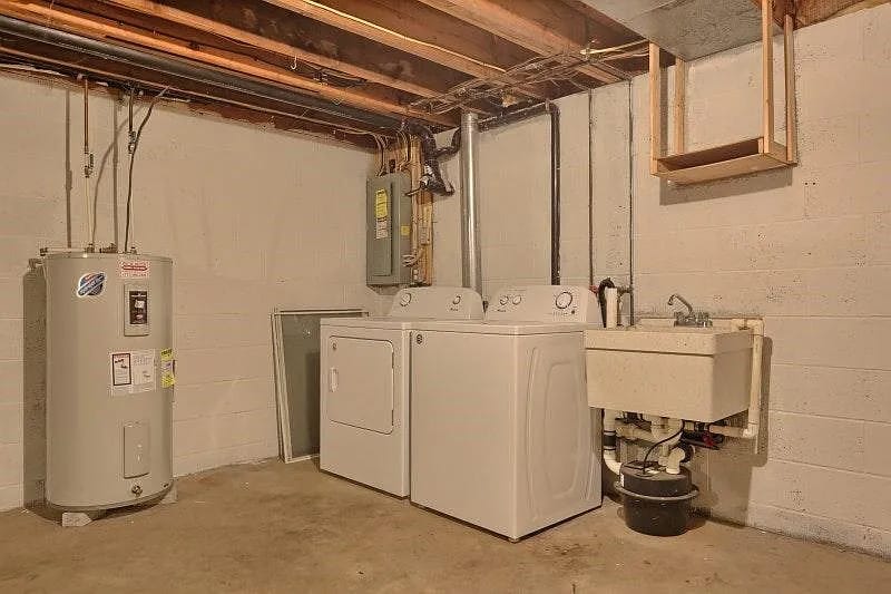 Building Photo - 451 W Main Ave