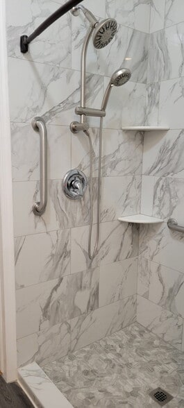 Walk-in Shower - 1109 S 23rd St