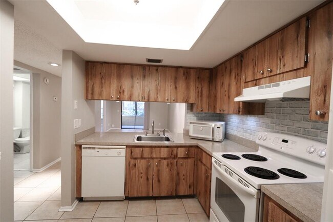 Building Photo - 4957 Puritan Cir