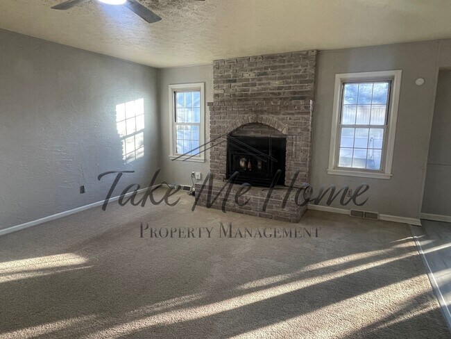 Building Photo - 3 Bedroom Basement Home in Kickapoo District!