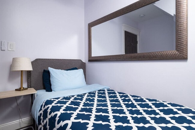 Building Photo - 22 Thurman St