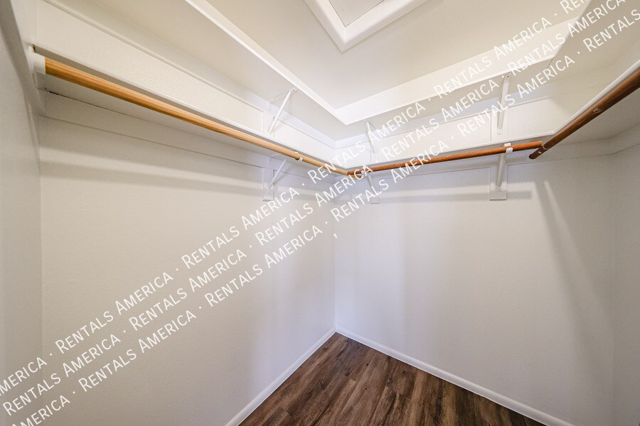 Building Photo - 1055 N Recker Rd