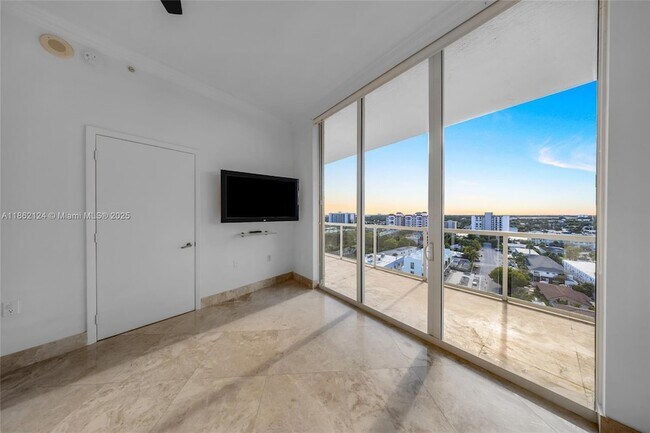 Building Photo - 704 N Ocean Blvd