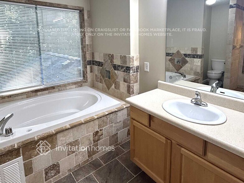 Building Photo - 1361 Willowbrook Dr SW