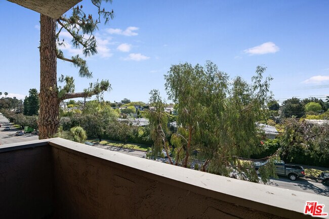 Building Photo - 16169 Sunset Blvd