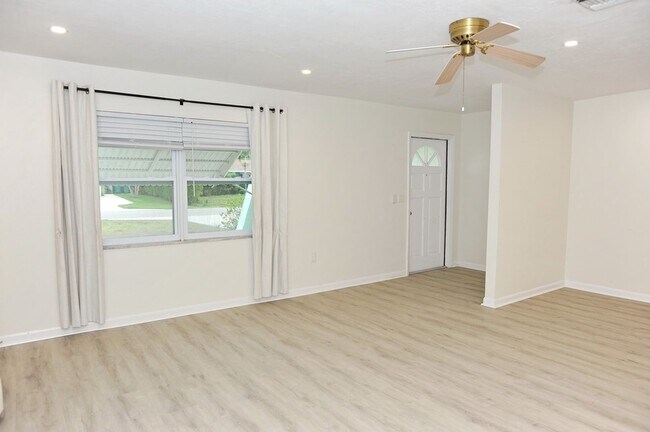 Building Photo - Naples Park - 3 Bedroom/2 Bath - Annual Rental