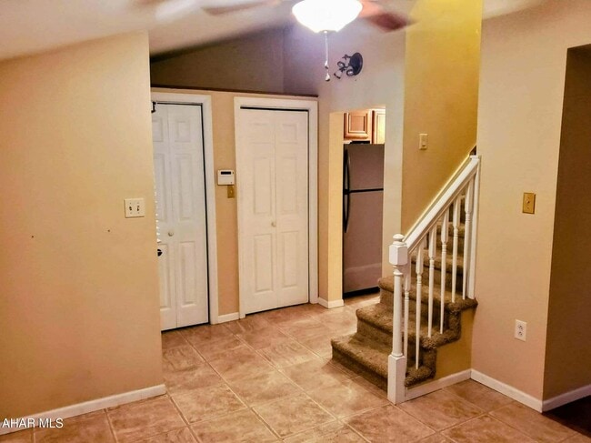 Building Photo - 215 Garber St