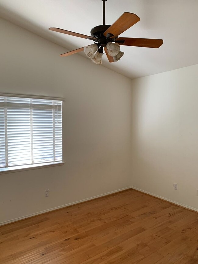 Building Photo - 3 Bedroom plus den in Goleta