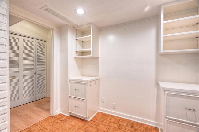 Building Photo - 5407 John Dreaper Dr