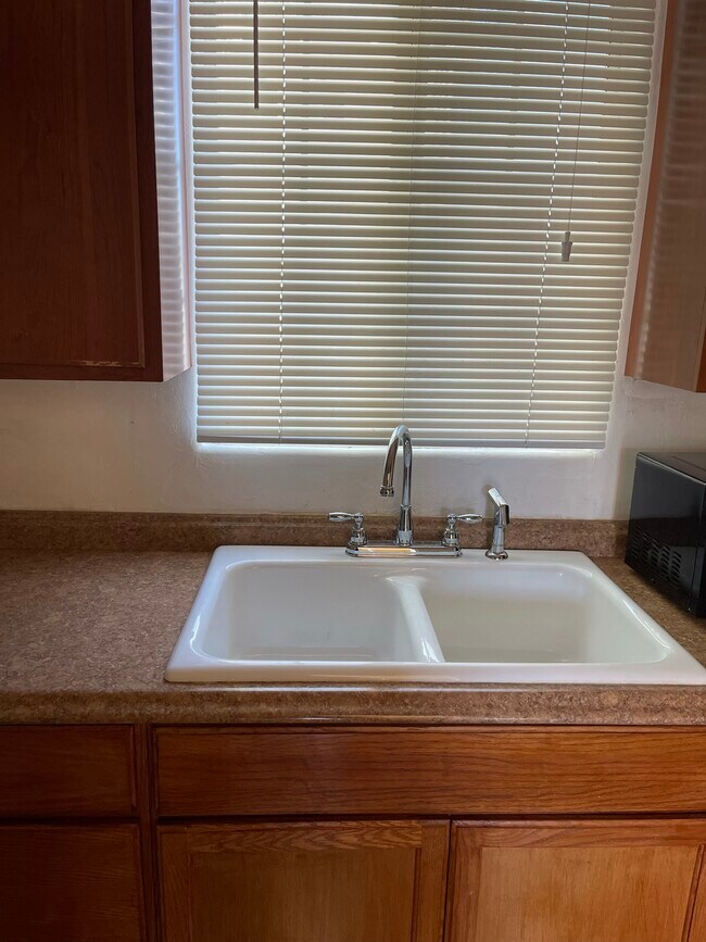 Building Photo - 413 Glen Ave