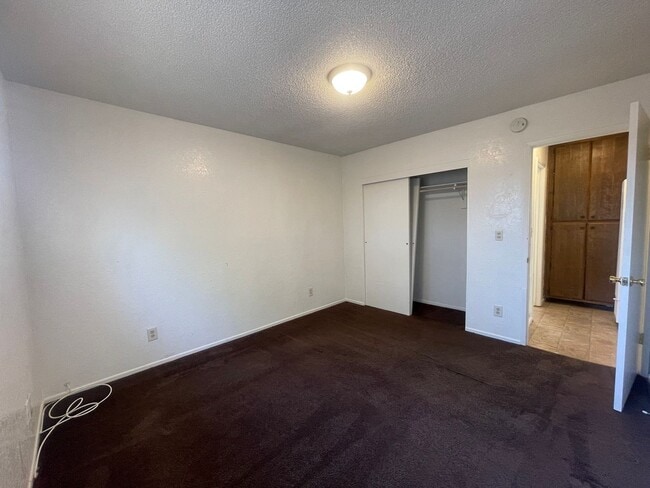 Building Photo - West Lancaster 1 Bedroom