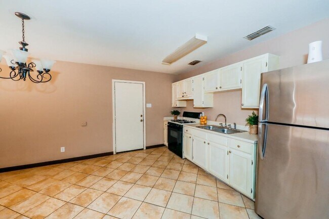 Building Photo - 11811 Fawn Dr