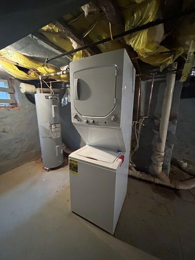 Building Photo - 2736 N Croskey St