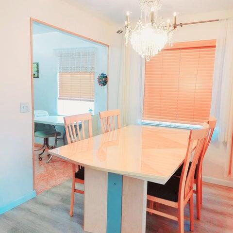 Building Photo - 767 Burgundy B