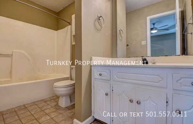 Building Photo - 3 Wagon Wheel Ct