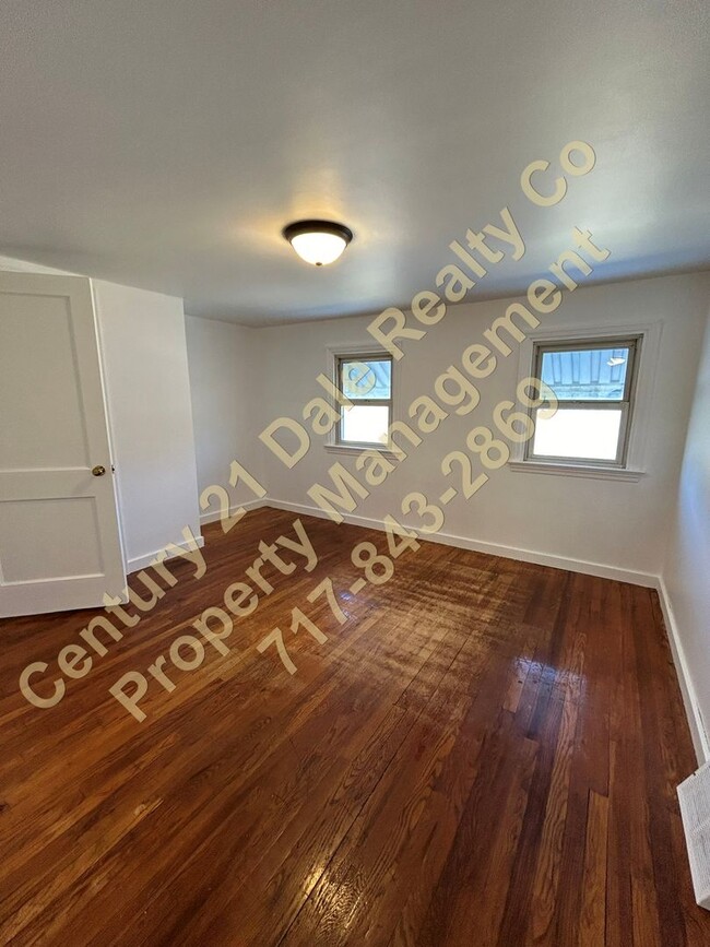 Building Photo - 3 BR, 1 Bath Home in Central York School D...