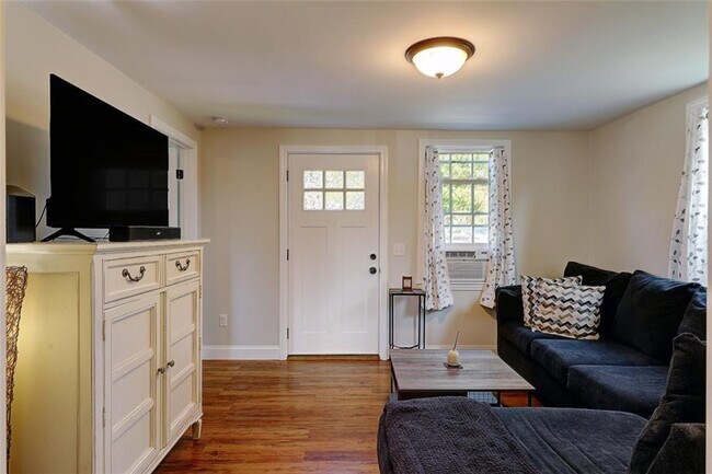 Building Photo - 216 Maple Ave