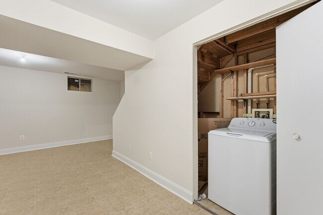 Building Photo - 3031 Antrim Cir