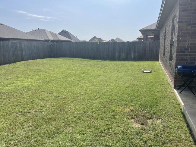Building Photo - 7702 SW Franks Ct