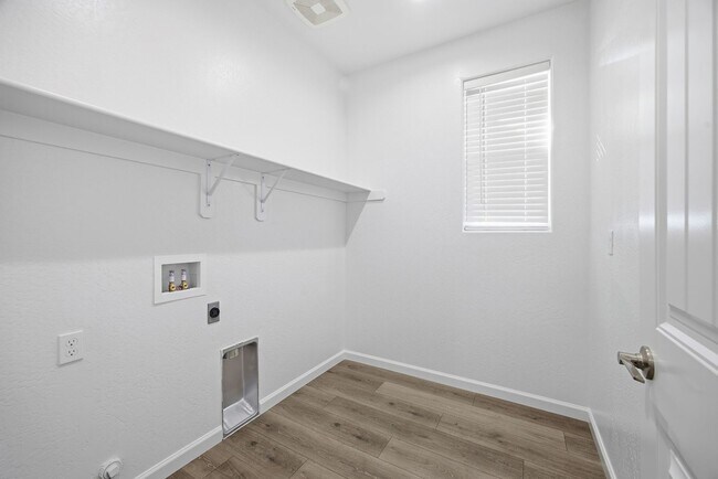 Building Photo - Brand New 3 Bedroom 2.5 Bathroom with Solar in NW Visalia!!