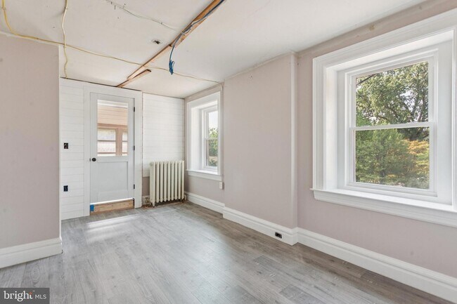 Building Photo - 313 Edgewood Dr