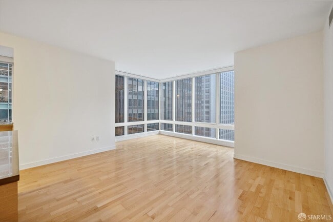 Building Photo - 301 Mission St