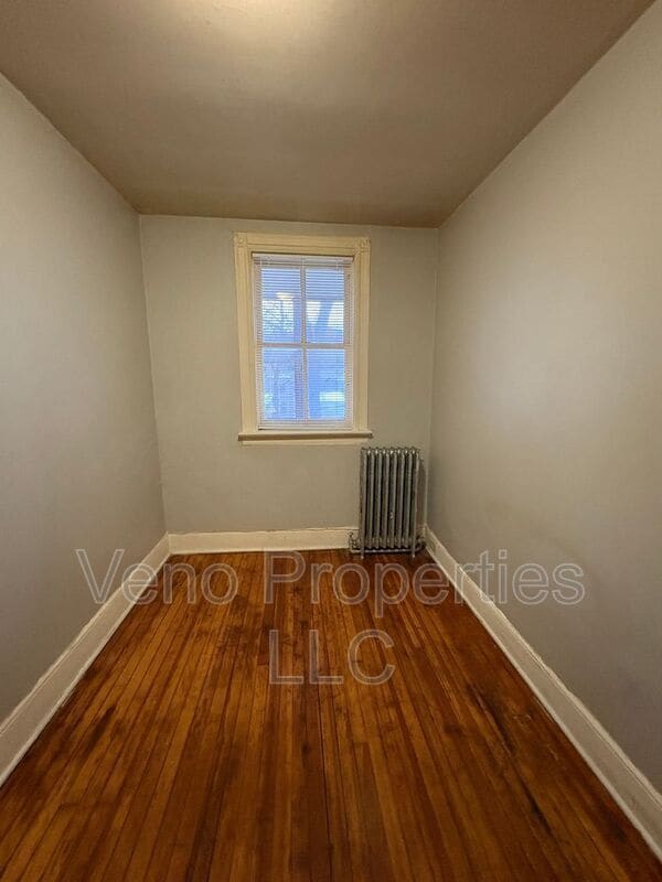 Building Photo - 594 Madison Ave