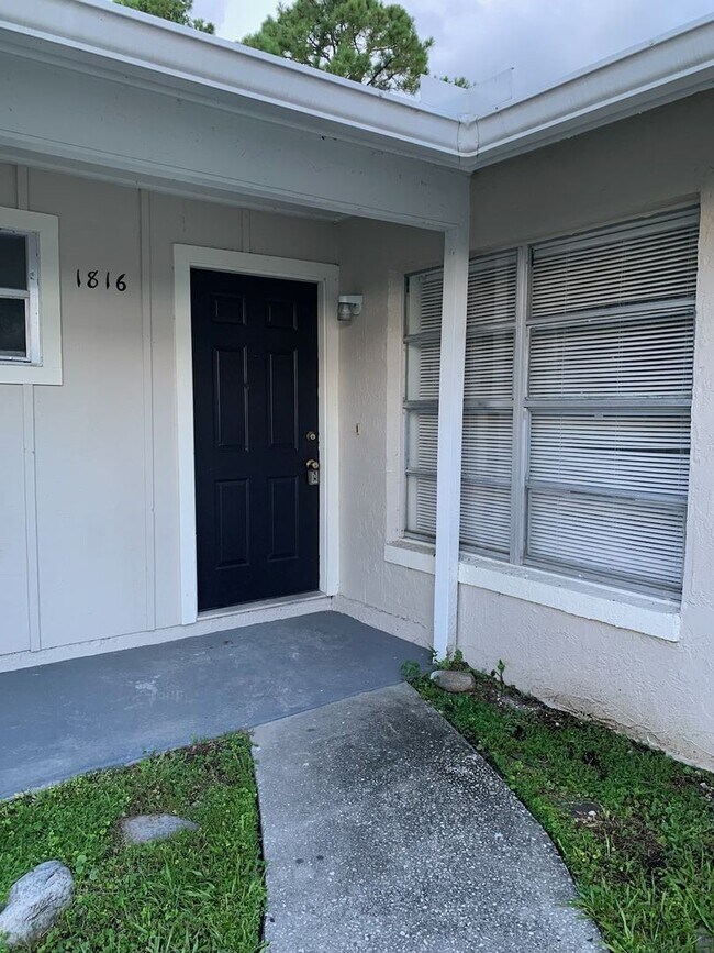 Building Photo - 1816 Bonneville Dr