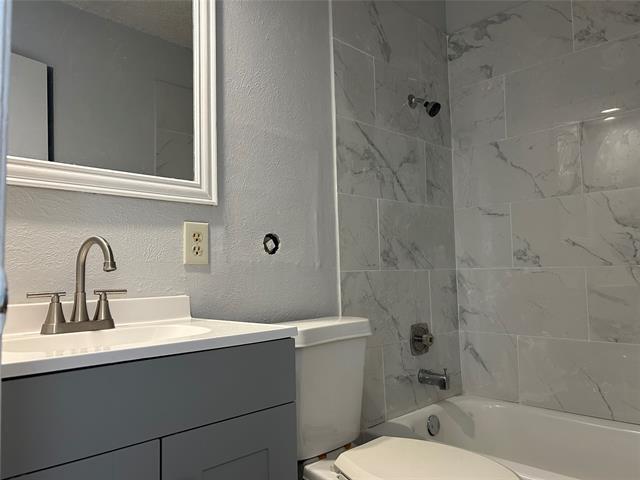 Building Photo - 2525 Crown Cir