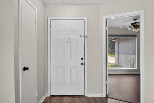 Building Photo - 10606 Forest Leaf Dr