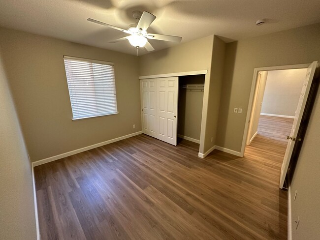 Building Photo - Gorgeous Open Single Story Floorplan  in t...