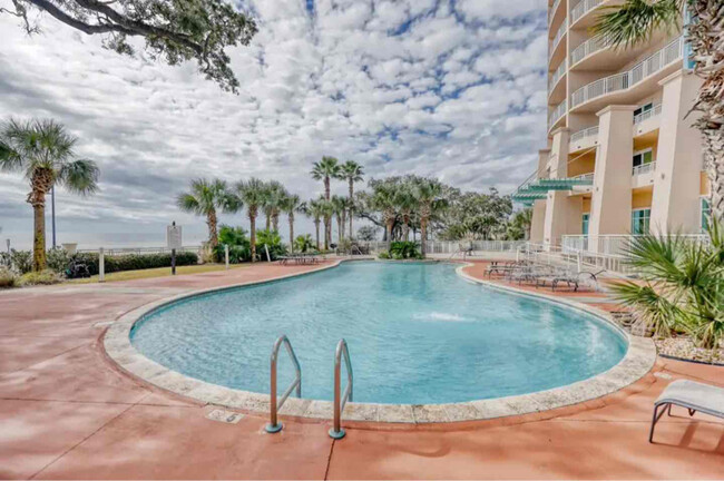 Building Photo - 2228 Beach Dr