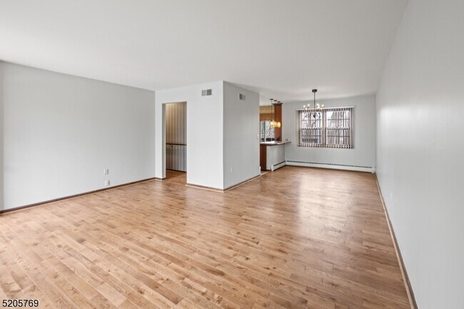 Building Photo - 24 Coolidge Pl