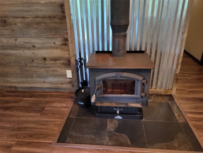 Building Photo - 30 Rdg Crk Dr