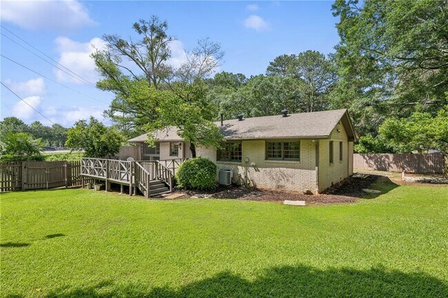 Building Photo - 2762 Dresden Dr