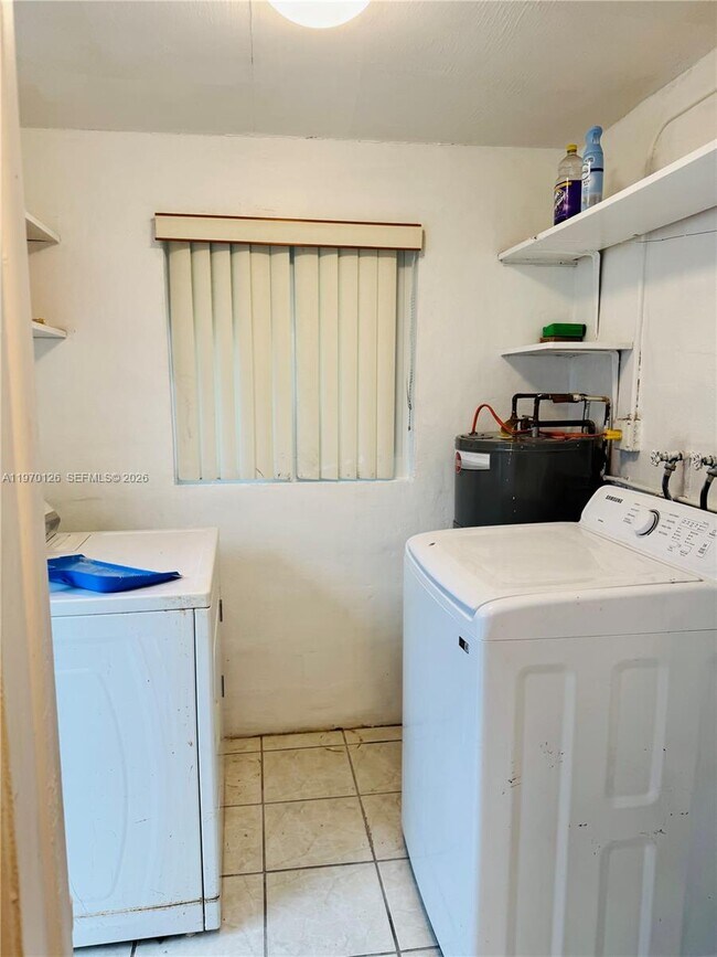 Building Photo - 2411 Rodman St